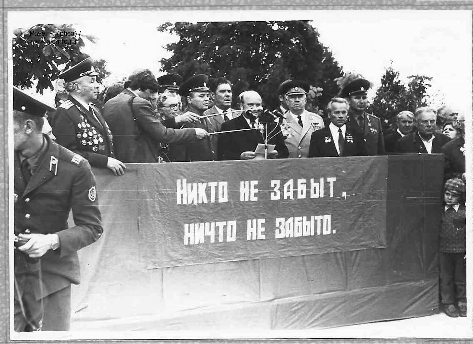 М.Т.Калашников на вручении автомата АК74 пограничникам М.Т.Калашников на вручении автомата АК74 пограничникам